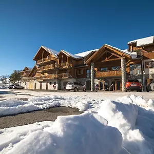 https://mona-lisa-les-chalets-du-hameau-des-aiguilles.hotels-rhonealpes.com